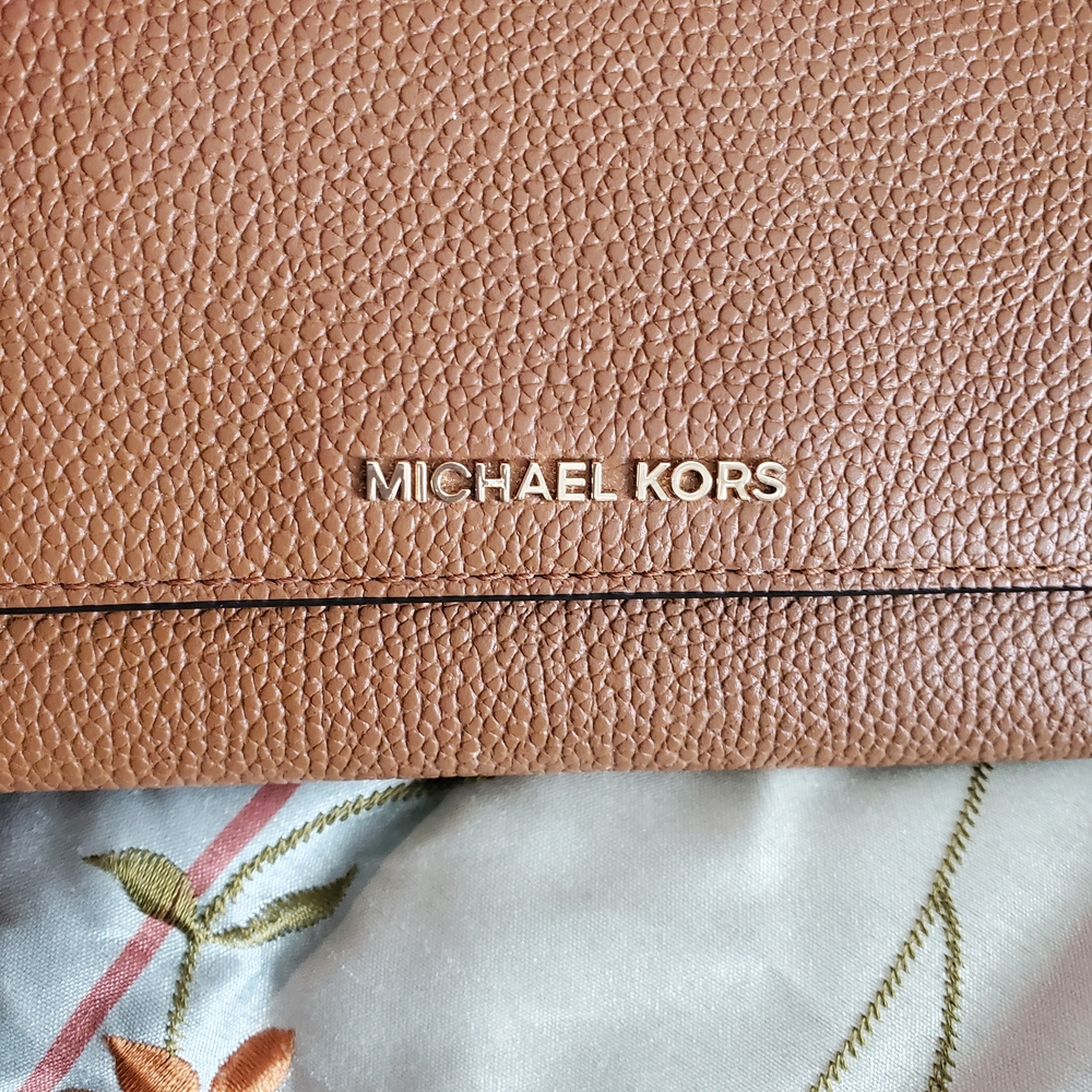 Michael Kors Tan Leather Wallet - Picture 4 of 12